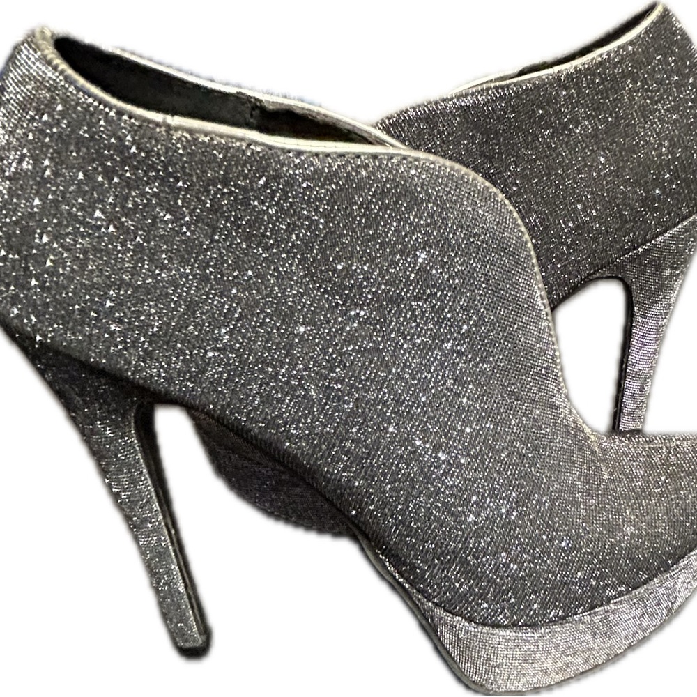 Chinese Laundry Metallic Booties (used good condition)